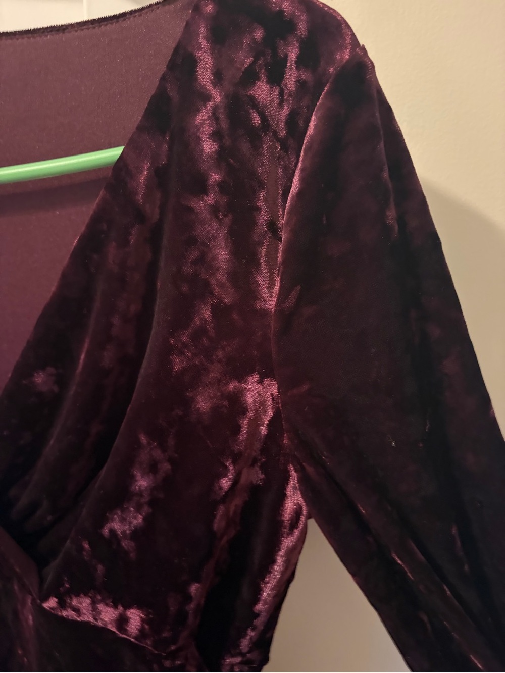 Lauren Ralph Lauren Plum Crushed Velvet Ruched Bell Sleeve Dress 8 - Picture 4 of 11